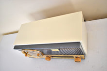 Charger l&#39;image dans la galerie, Charcoal White 1959 Travler C240 Vacuum Tube AM Clock Radio Excellent Condition! Sounds Fantastic!