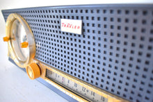 Charger l&#39;image dans la galerie, Charcoal White 1959 Travler C240 Vacuum Tube AM Clock Radio Excellent Condition! Sounds Fantastic!