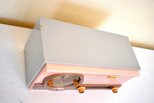 画像をギャラリービューアに読み込む, チャルフォンテ ブルー ターコイズ 1959 Truetone D-2801 真空管 AM クロック ラジオ 素晴らしい状態です。ステラーですね！