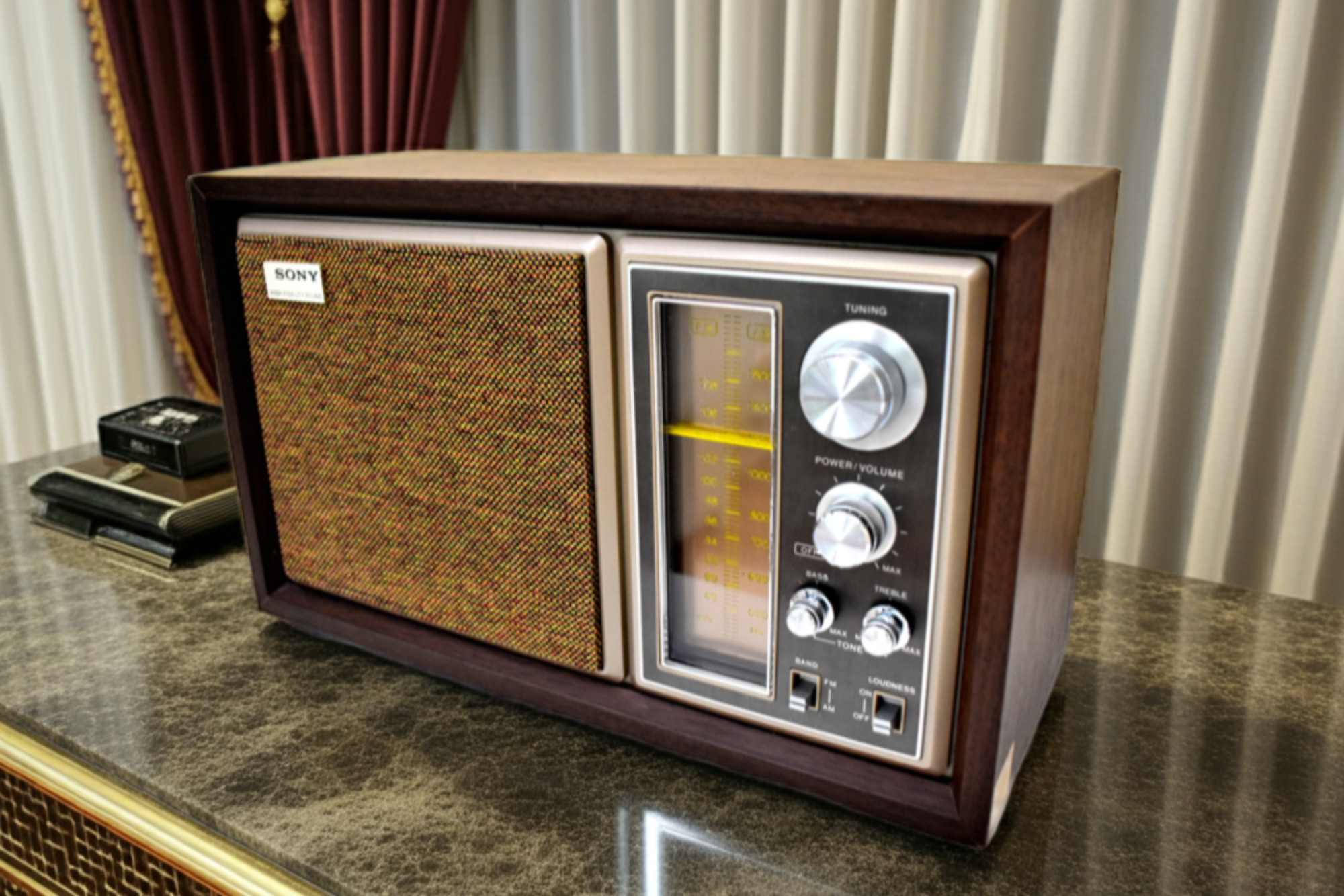 ラジオ・コンポ SONY Vintage radio Solid State Sony Radio: Vintage 70s Wood Grain (AM/FM) Model TFM