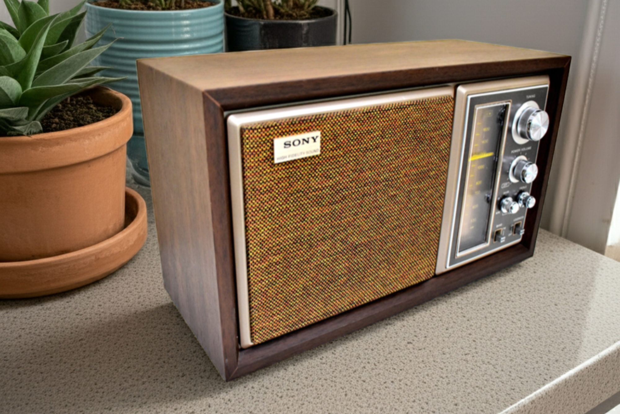 1975-1977 Sony Model ICF-9550W AM/FM Solid State Transistor Radio Sounds Great! 