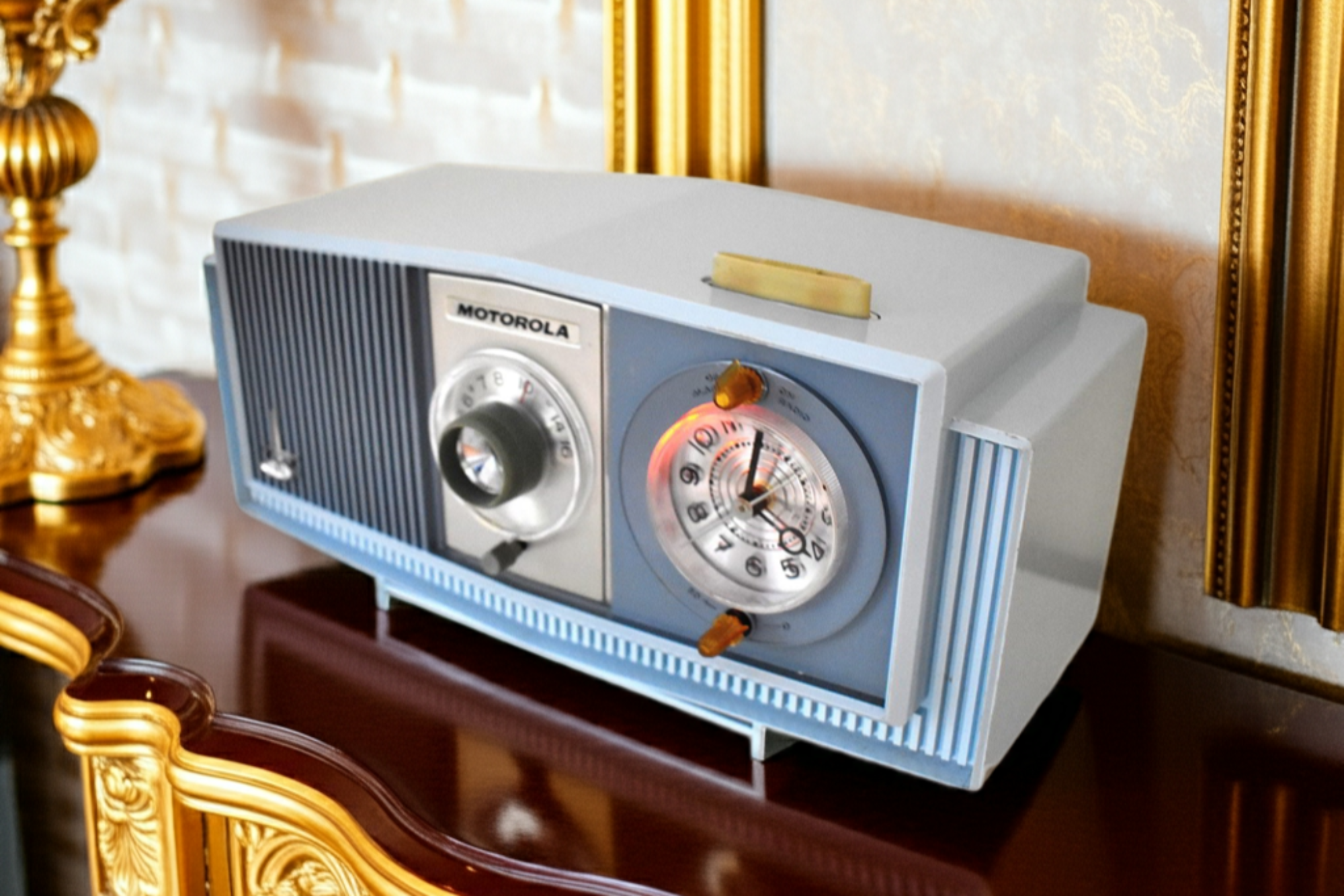 レトロ　ジャンク　MOTOROLA　モトローラ　クロック　ラジオ Capri Pink Motorola 1957 Model 5C13P AM Clock Radio – Retro Radio Farm