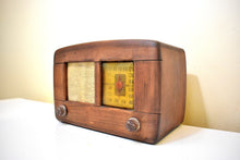 Load image into Gallery viewer, Solid Wood 1942 Philco Model 42-PT-96 Vacuum Tube AM Radio Works Great!