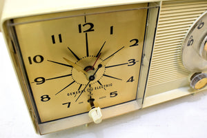 Ivory White Vintage 1962 General Electric Model C-403A AM Vacuum Tube Clock Radio Sounds Great!