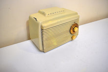Charger l&#39;image dans la galerie, Bisque Ivory 1954 Sylvania Model 510-H AM Vacuum Tube Radio Sleeper Looks! Little Blaster!