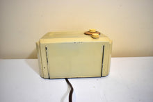 Charger l&#39;image dans la galerie, Bisque Ivory 1954 Sylvania Model 510-H AM Vacuum Tube Radio Sleeper Looks! Little Blaster!