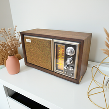 画像をギャラリービューアに読み込む, ソニーだけ！ 1975 ～ 1977 年 Sony モデル TFM-9440W AM/FM ソリッドステート トランジスタ ラジオのサウンドは素晴らしいです。