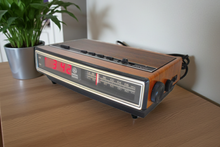 画像をギャラリービューアに読み込む, Wood Grain 1980s General Electric Model 7-4625C AM FM Digital Alarm Clock Radio! Excellent Condition!