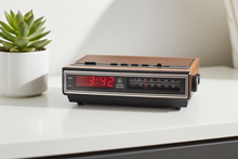 画像をギャラリービューアに読み込む, Wood Grain 1980s General Electric Model 7-4625C AM FM Digital Alarm Clock Radio! Excellent Condition!