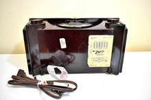 Load image into Gallery viewer, Umber Brown 1954 Zenith Model Y615 AM Vacuum Tube Radio Excellent Condition! Monster Sound!