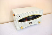 画像をギャラリービューアに読み込む, グレイシャー ホワイト 1956 ゼニス モデル A615 真空管 AM ラジオのサウンドは素晴らしいです。希少でユニークなミッドセンチュリー！ 