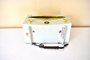 グレイシャー ホワイト 1956 ゼニス モデル A615 真空管 AM ラジオのサウンドは素晴らしいです。希少でユニークなミッドセンチュリー！ 