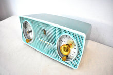 Charger l'image dans la galerie, Belvedere Blue 1959 Zenith Model B514F Vacuum Tube Radio! Sounds Great and Looks Great! Excellent Condition!