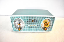 Charger l'image dans la galerie, Belvedere Blue 1959 Zenith Model B514F Vacuum Tube Radio! Sounds Great and Looks Great! Excellent Condition!