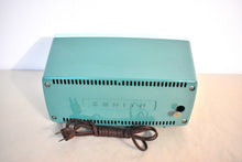 Charger l'image dans la galerie, Belvedere Blue 1959 Zenith Model B514F Vacuum Tube Radio! Sounds Great and Looks Great! Excellent Condition!
