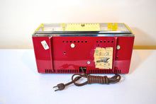 Charger l&#39;image dans la galerie, Brick Red 1960 Zenith Model C520V &#39;The Saxony&#39; Vacuum Tube AM Clock Radio Excellent Plus Condition! Rare Color! Sounds Great!