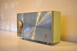 Bluetooth Ready To Go - Olive & Ivy 1960 Zenith Model F512 AM Vacuum Tube Radio Little Blaster! Excellent Condition!