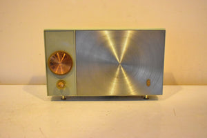 Bluetooth Ready To Go - Olive & Ivy 1960 Zenith Model F512 AM Vacuum Tube Radio Little Blaster! Excellent Condition!