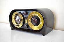 Load image into Gallery viewer, First Generation Owl Eyes Bakelite 1950 Zenith Model G516 AM Vacuum Tube Radio Excellent Condition! Great Sounding!