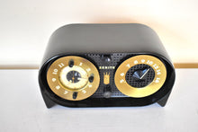 Load image into Gallery viewer, Mamba Black Owl Eyes Bakelite 1950 Zenith Model G516 AM Vacuum Tube Radio Excellent Condition! Great Sounding!