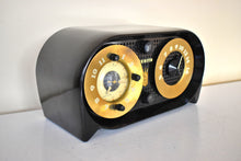 Load image into Gallery viewer, Mamba Black Owl Eyes Bakelite 1950 Zenith Model G516 AM Vacuum Tube Radio Excellent Condition! Great Sounding!