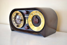 Load image into Gallery viewer, First Generation Owl Eyes Bakelite 1951 Zenith Model G516 AM Vacuum Tube Radio Excellent Condition! Great Sounding!