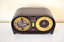 Load image into Gallery viewer, First Generation Owl Eyes Bakelite 1951 Zenith Model G516 AM Vacuum Tube Radio Excellent Condition! Great Sounding!