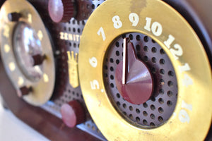 First Generation Owl Eyes Bakelite 1951 Zenith Model G516 AM Vacuum Tube Radio Excellent Condition! Great Sounding!