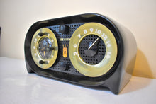 Load image into Gallery viewer, Mamba Black Owl Eyes Bakelite 1950 Zenith Model G516 AM Vacuum Tube Radio Excellent Condition! Great Sounding!