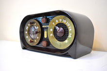Load image into Gallery viewer, Espresso Brown Owl Eyes 1951 Zenith Model G516 AM Vacuum Tube Radio Great Looking and Sounding!