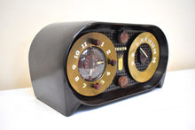 Load image into Gallery viewer, Espresso Brown Owl Eyes 1951 Zenith Model G516 AM Vacuum Tube Radio Great Looking and Sounding!