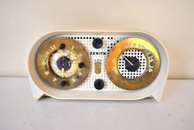 Load image into Gallery viewer, White Owl Eyes 1951 Zenith Model G516 AM Vacuum Tube Radio Great Looking and Sounding! Rare Color!