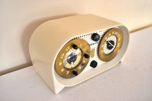 Load image into Gallery viewer, White Owl Eyes 1951 Zenith Model G516 AM Vacuum Tube Radio Great Looking and Sounding! Rare Color!