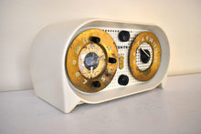 Load image into Gallery viewer, White Owl Eyes 1951 Zenith Model G516 AM Vacuum Tube Radio Great Looking and Sounding! Rare Color!
