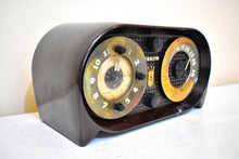 Load image into Gallery viewer, Espresso Brown Owl Eyes 1951 Zenith Model G516 AM Vacuum Tube Radio Great Looking and Sounding!