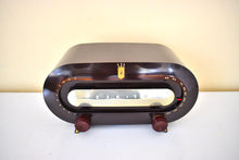 Load image into Gallery viewer, Kona Brown Racetrack Bakelite 1951 Zenith Consol-Tone Model H511 Vacuum Tube Radio Sounds Great! Excellent Condition!