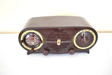 Charger l&#39;image dans la galerie, Espresso Brown 1952 Zenith Owl Eyes Model J616 AM Vacuum Tube Radio Great Sounding! Excellent Condition!