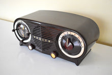 Load image into Gallery viewer, Espresso Brown Bakelite 1954 Zenith Owl Eyes Model L515 AM Vacuum Tube Radio Very Good Condition! Great Sounding!