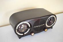 Load image into Gallery viewer, Espresso Brown Bakelite 1954 Zenith Owl Eyes Model L515 AM Vacuum Tube Radio Very Good Condition! Great Sounding!