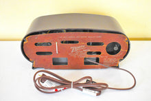 Load image into Gallery viewer, Espresso Brown Bakelite 1954 Zenith Owl Eyes Model L515 AM Vacuum Tube Radio Very Good Condition! Great Sounding!