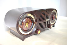 Load image into Gallery viewer, Espresso Brown Bakelite 1954 Zenith Owl Eyes Model L515 AM Vacuum Tube Radio Excellent Condition! Great Sounding!