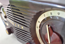 Load image into Gallery viewer, Espresso Brown Bakelite 1954 Zenith Owl Eyes Model L515 AM Vacuum Tube Radio Excellent Condition! Great Sounding!