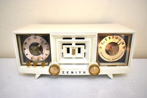 Snow White Mid Century Vintage 1956 Zenith R519W AM Vacuum Tube Clock Radio Works Great and Excellent Condition!