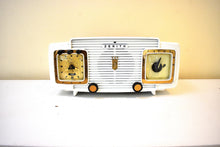 Load image into Gallery viewer, Arctic White 1954 Zenith Model T524W Vacuum Tube Radio Looks and Sounds Great! Excellent Condition! Rare Calendar Clock!