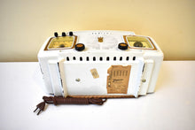 Charger l&#39;image dans la galerie, Arctic White 1954 Zenith Model T524W Vacuum Tube Radio Looks and Sounds Great! Excellent Condition! Rare Calendar Clock!