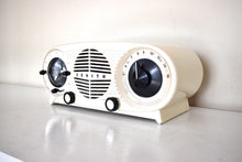 Load image into Gallery viewer, White Owl Eyes Bakelite 1954 Zenith Model L515W AM Vacuum Tube Radio Excellent Condition! Great Sounding!
