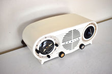 画像をギャラリービューアに読み込む, White Owl Eyes Bakelite 1954 Zenith Model L515W AM Vacuum Tube Radio Excellent Condition! Great Sounding!