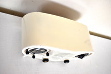 Charger l&#39;image dans la galerie, White Owl Eyes Bakelite 1954 Zenith Model L515W AM Vacuum Tube Radio Excellent Condition! Great Sounding!