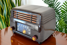 Load image into Gallery viewer, Marble Brown Bakelite 1946 General Electric Model 200 Vacuum Tube AM Radio Sounds Great Excellent Condition!