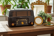 Load image into Gallery viewer, Marble Brown Bakelite 1946 General Electric Model 200 Vacuum Tube AM Radio Sounds Great Excellent Condition!